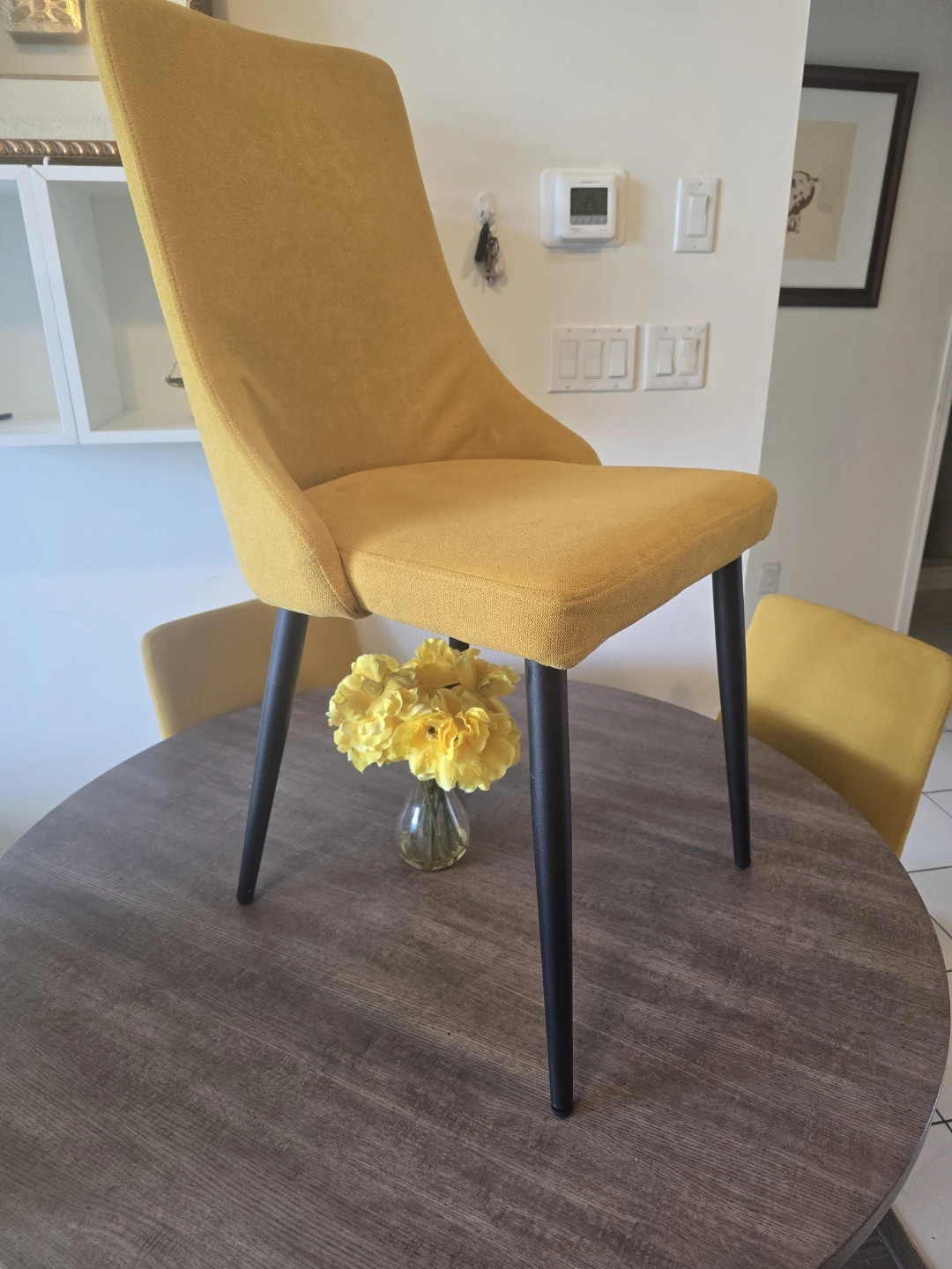 Round dining table and 4 yellow chairs - photo 2