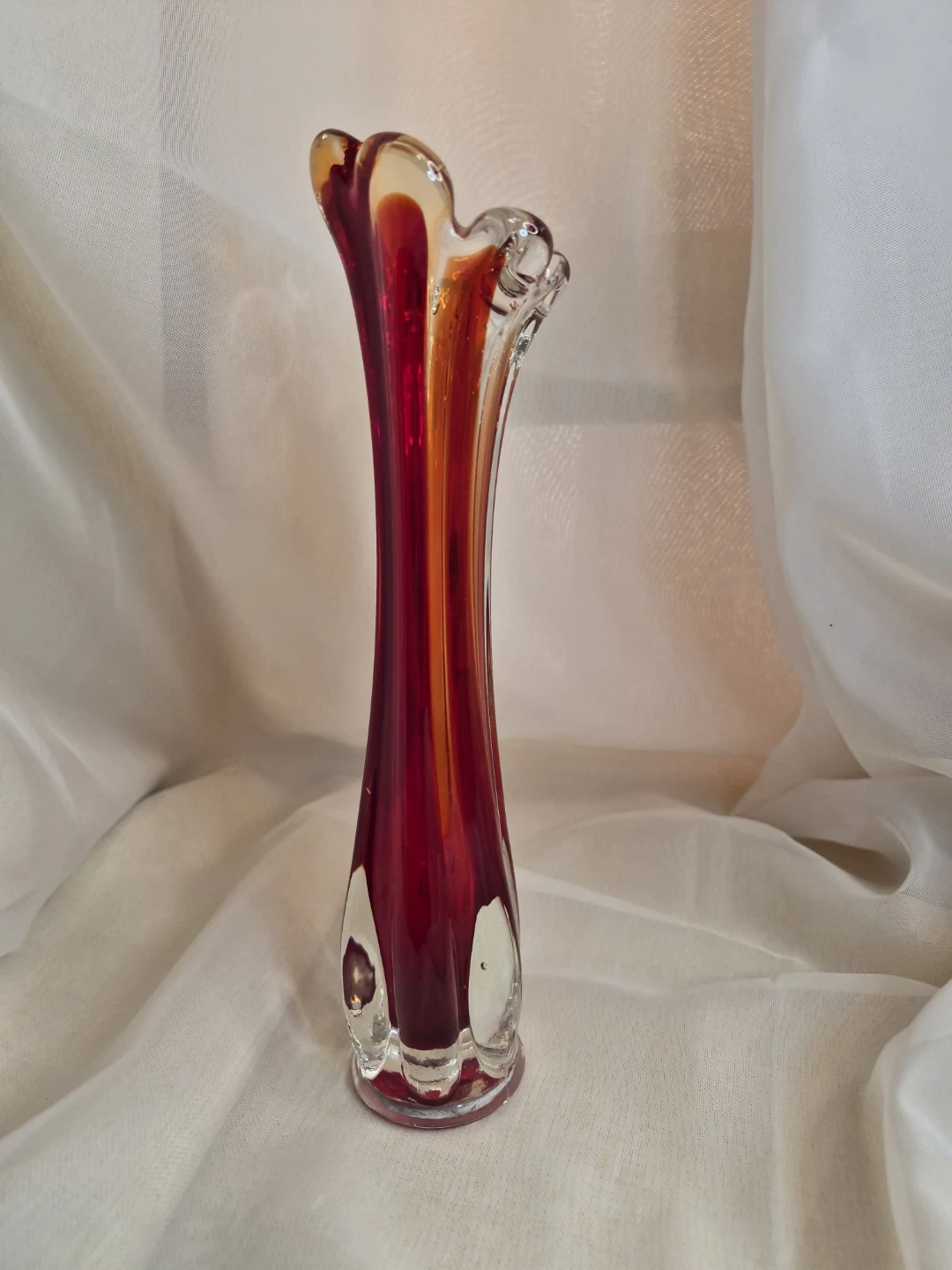 Beautiful Vintage 9 1/2" Art Glass Bud Vase - photo 2