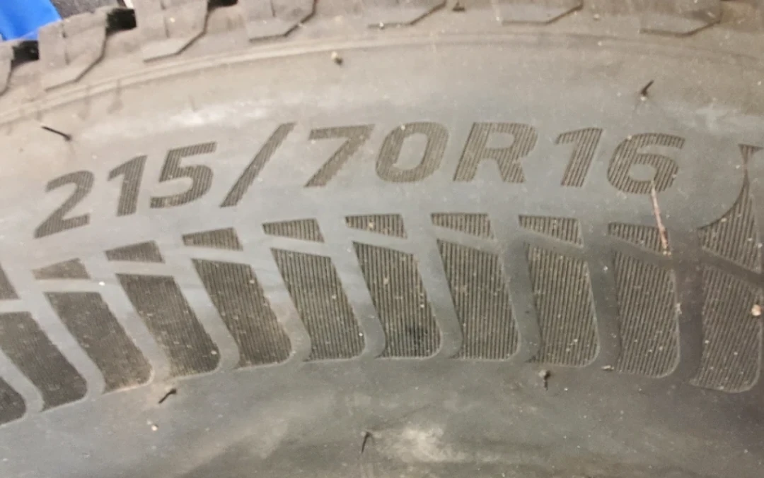 4 Winter tires on rims. 215/70R16 - photo 2