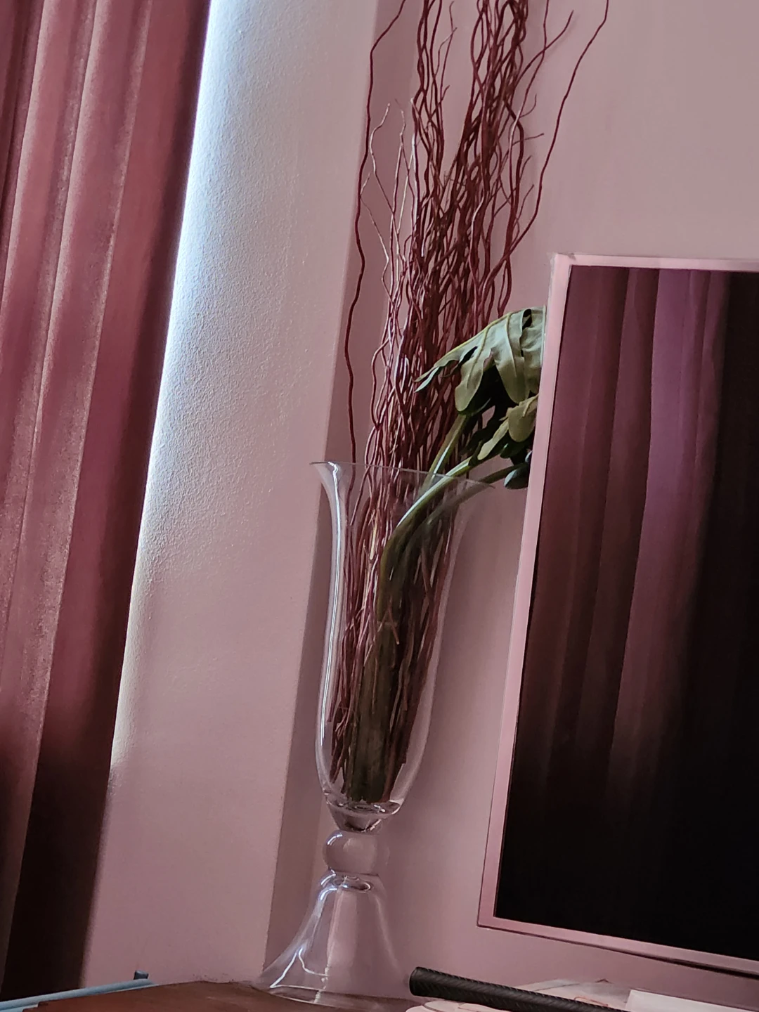 Clear glass pedestal vase with decorative branches - photo 2
