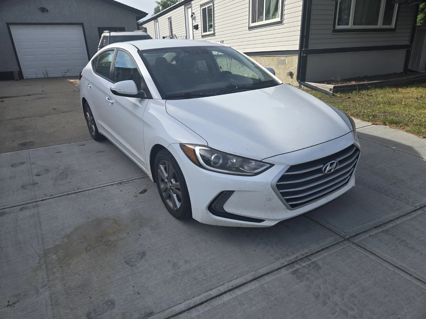 White Hyundai Elantra Sedan - photo 2