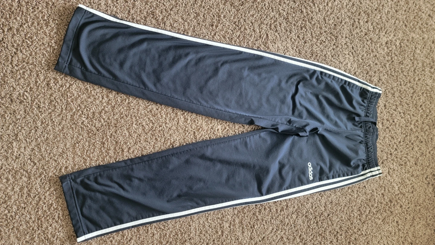 🖤 Adidas Track Pants – Classic 3-Stripes Athletic Pants