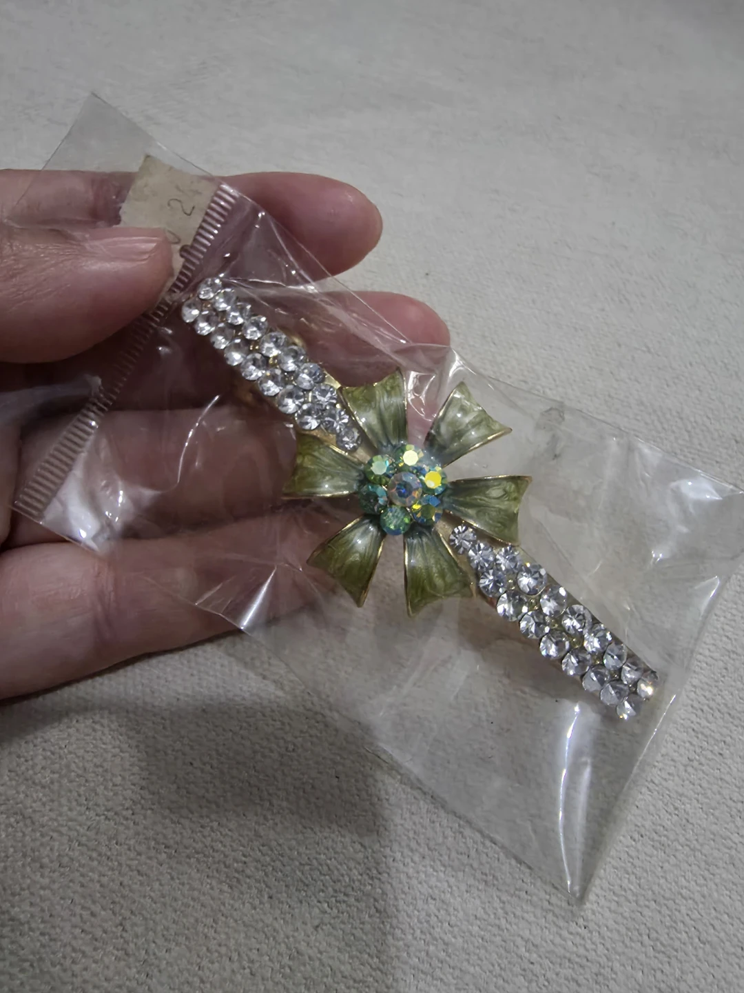 Gold-Tone Crystal Rhinestone Hair Clip Green Flower 🏈