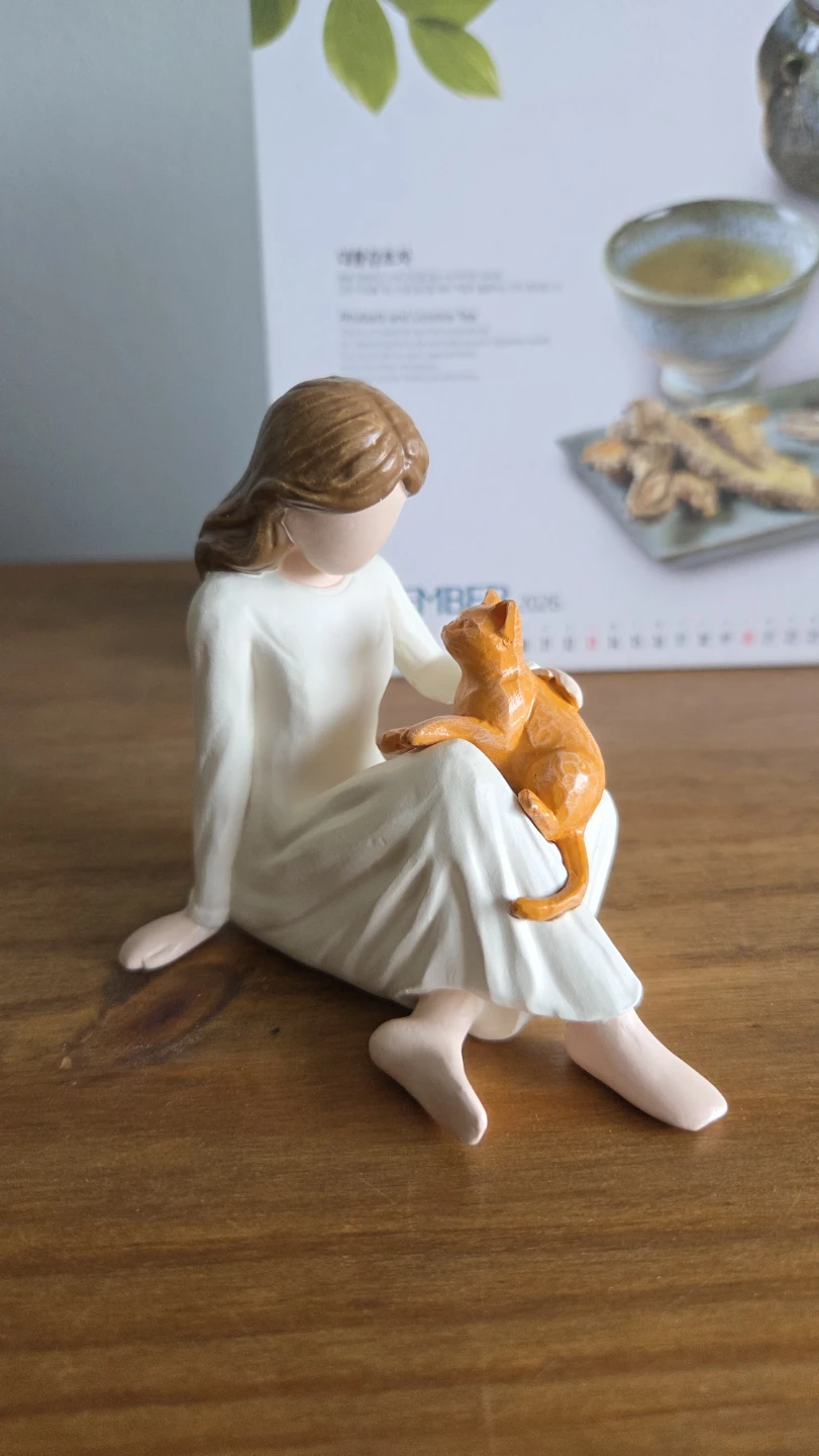 Füriends - Woman & Cat Resin Figurine Display *new