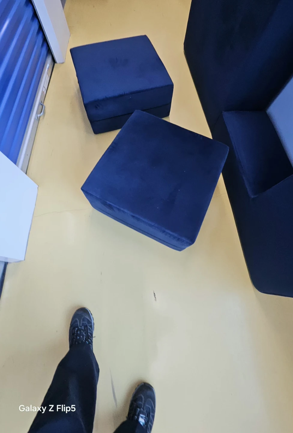 Sleeper couch with ottomans - photo 3