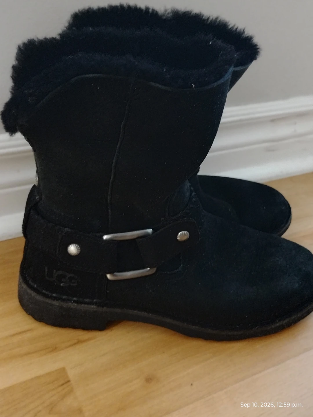 UGG Australia Black Fur-Lined Buckle Boots – Size 7 - photo 4