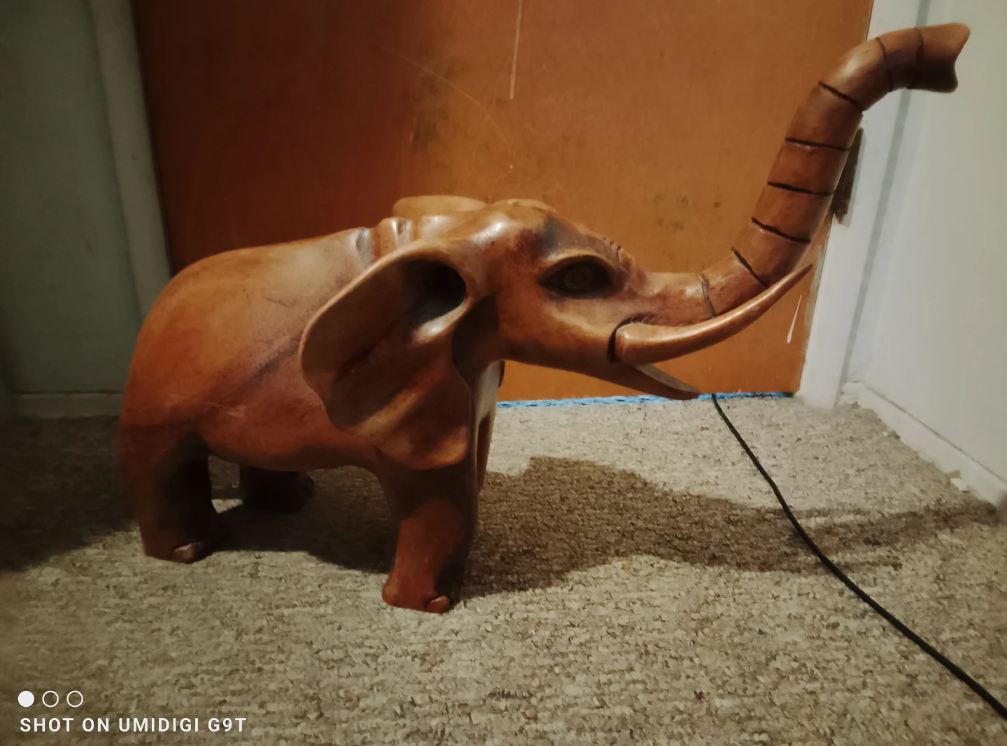Hand-carved wooden elephant statue - photo 2