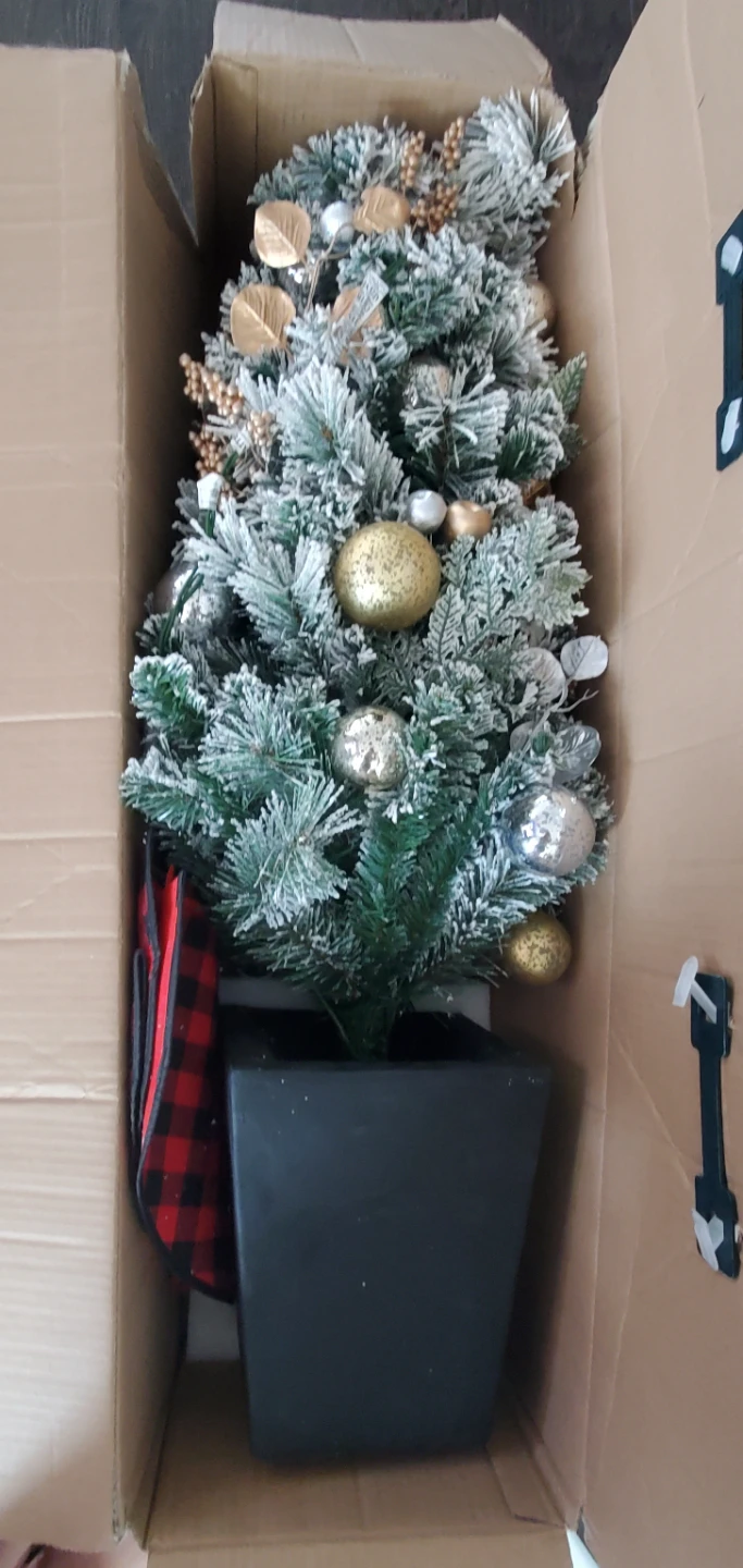 Home Accents Holiday 4ft Flocked Pre-Lit Potted Tree - photo 3