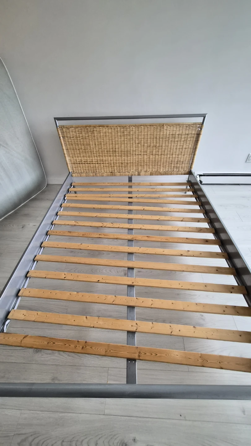 Free frame and bed - Queen size