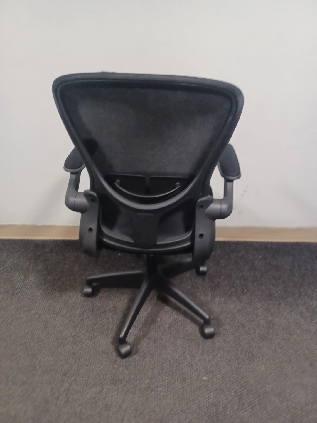 Herman Miller Aeron Ergonomic Office Chair - photo 2