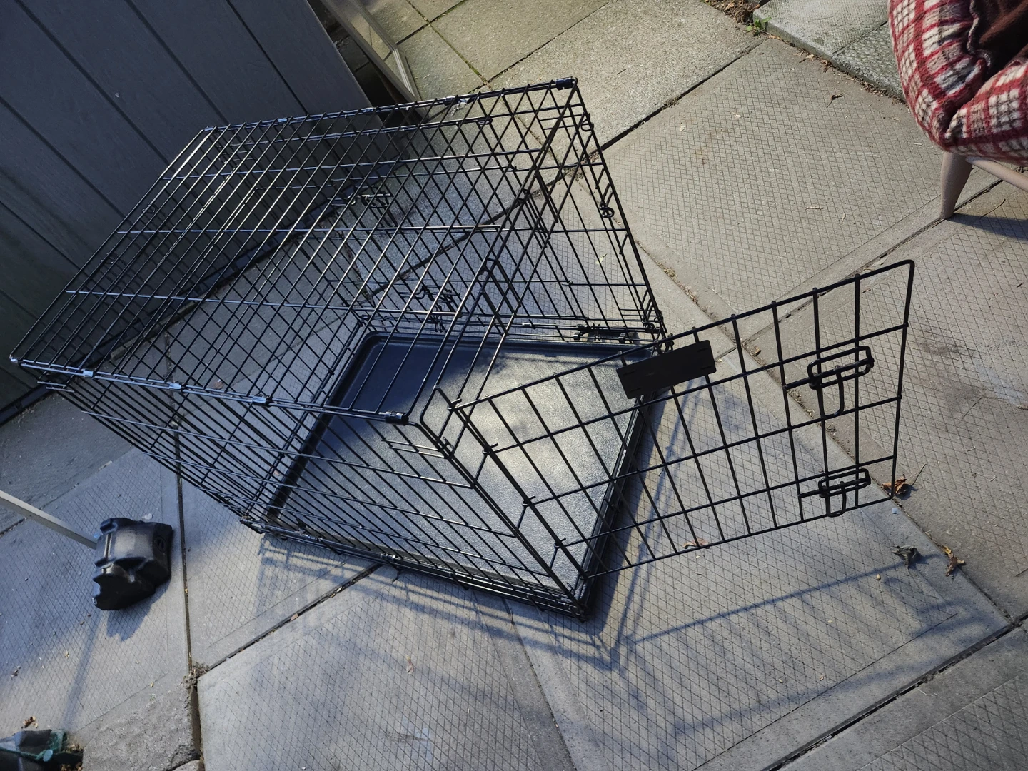 Collapsible Metal Dog Crate 30x22x22 in free pet bet - photo 4