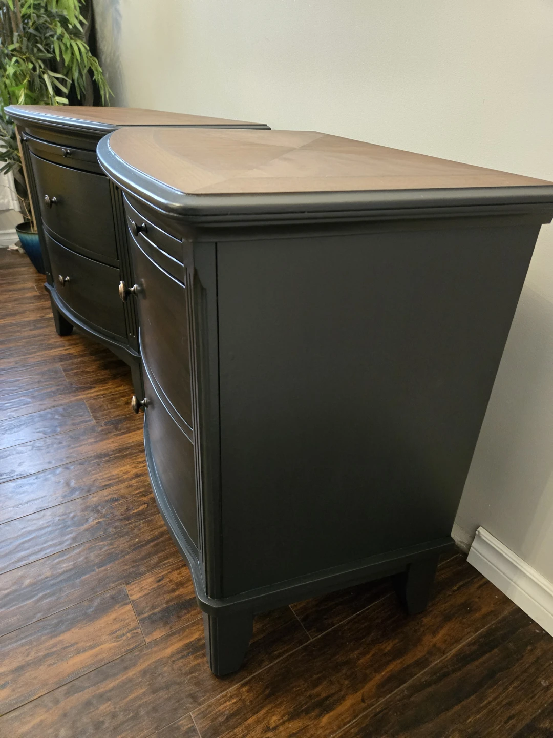 Nightstands Refinished Bow-Front -  Walnut & Matte Black - Pair - photo 5
