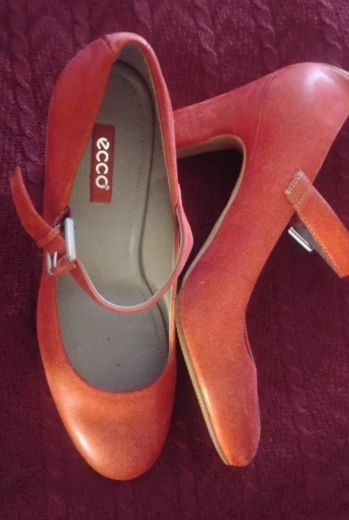 Ecco Orange Mary Jane Heels 👠