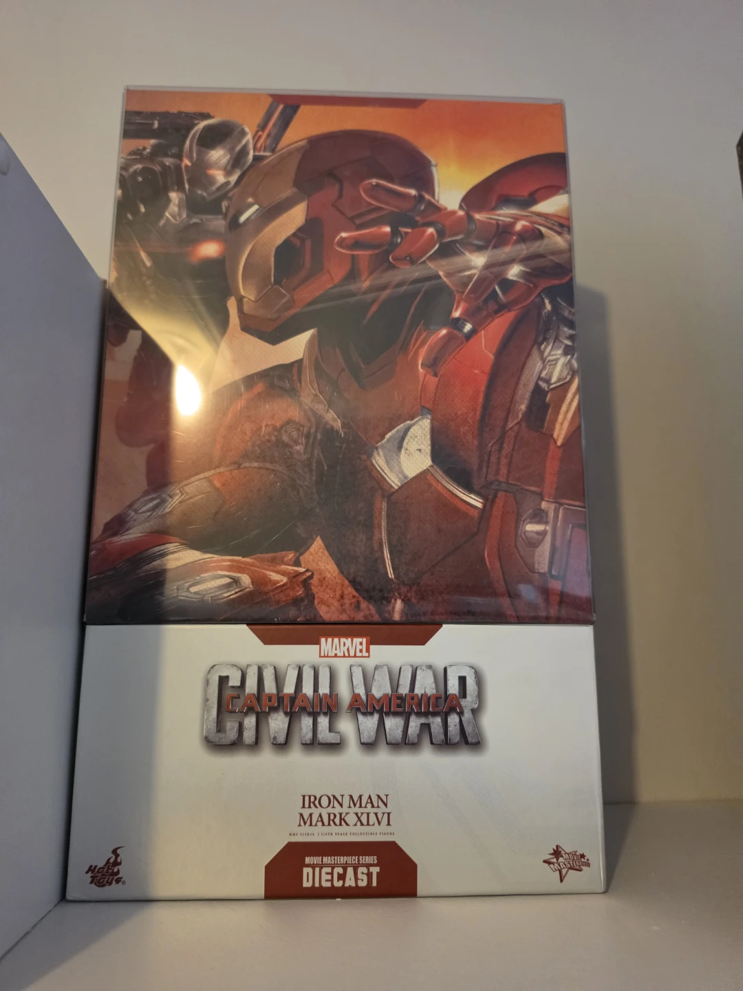 Hot Toys Iron Man Mark XLVI Civil War 1/6 Scale Figure - photo 2