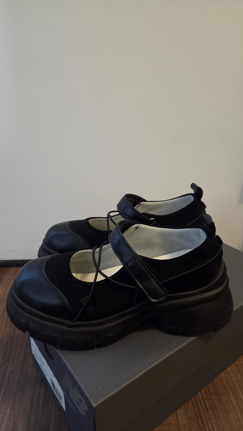 Chunky black platform Mary Jane shoes - photo 5