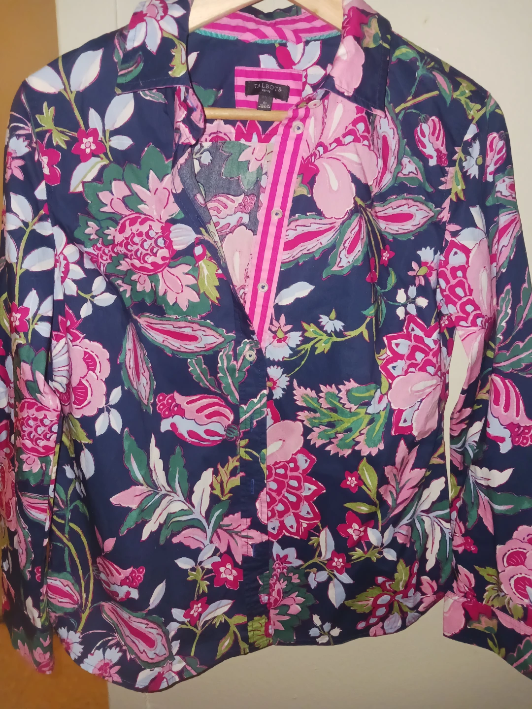 🏈 Talbots Petite Floral Button-Down Shirt