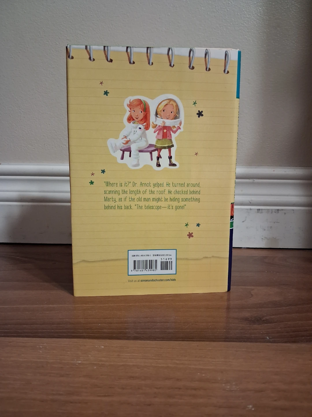 Nancy Drew Clue Book #3: A Star Witness - photo 2