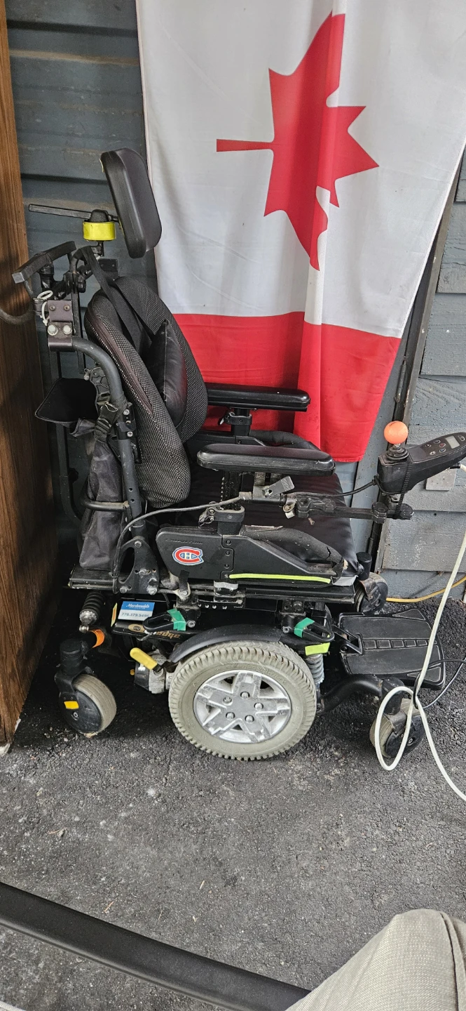 Quantum Edge Power Wheelchair - photo 2