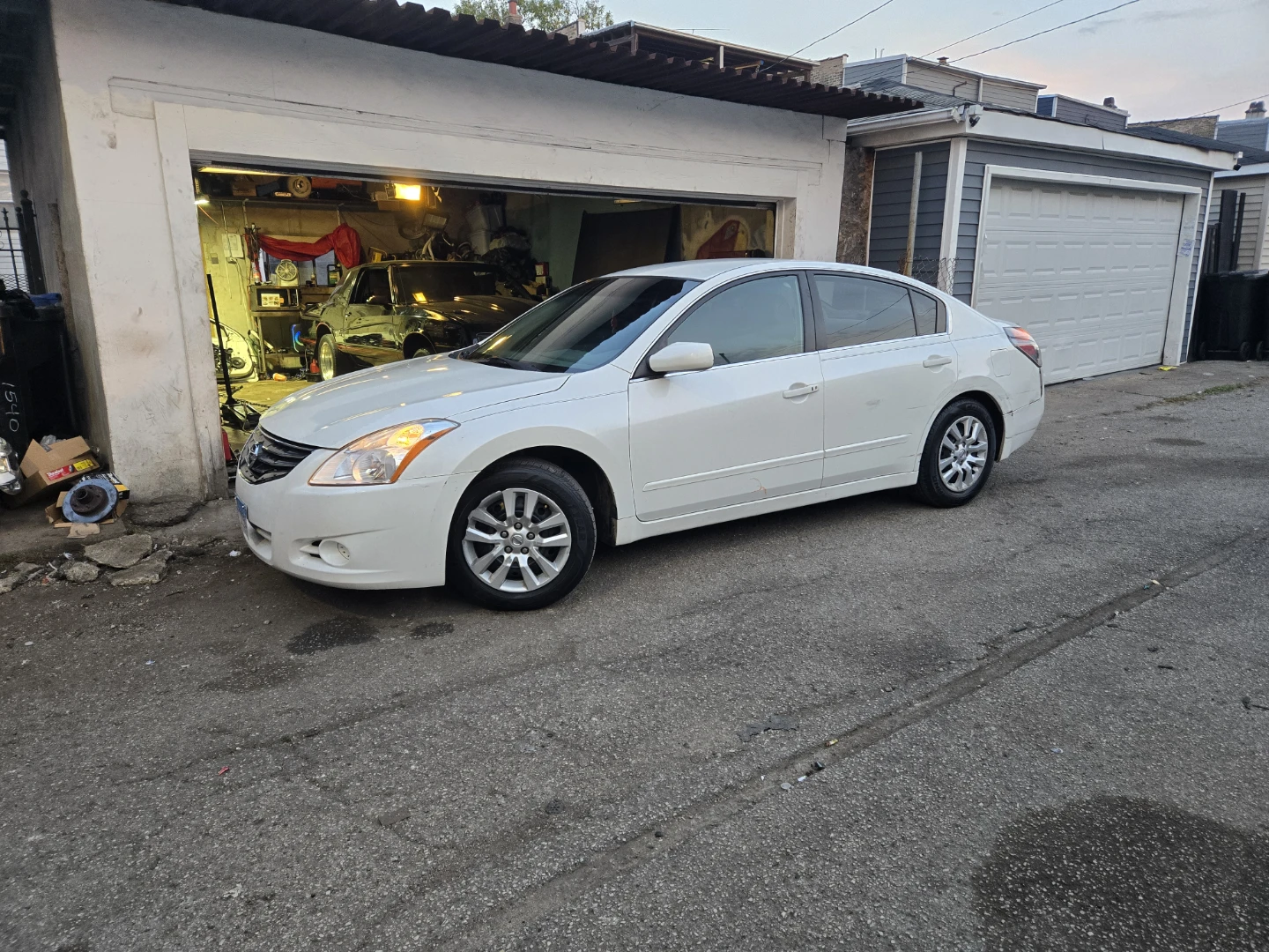 White Nissan Altima Sedan - photo 3