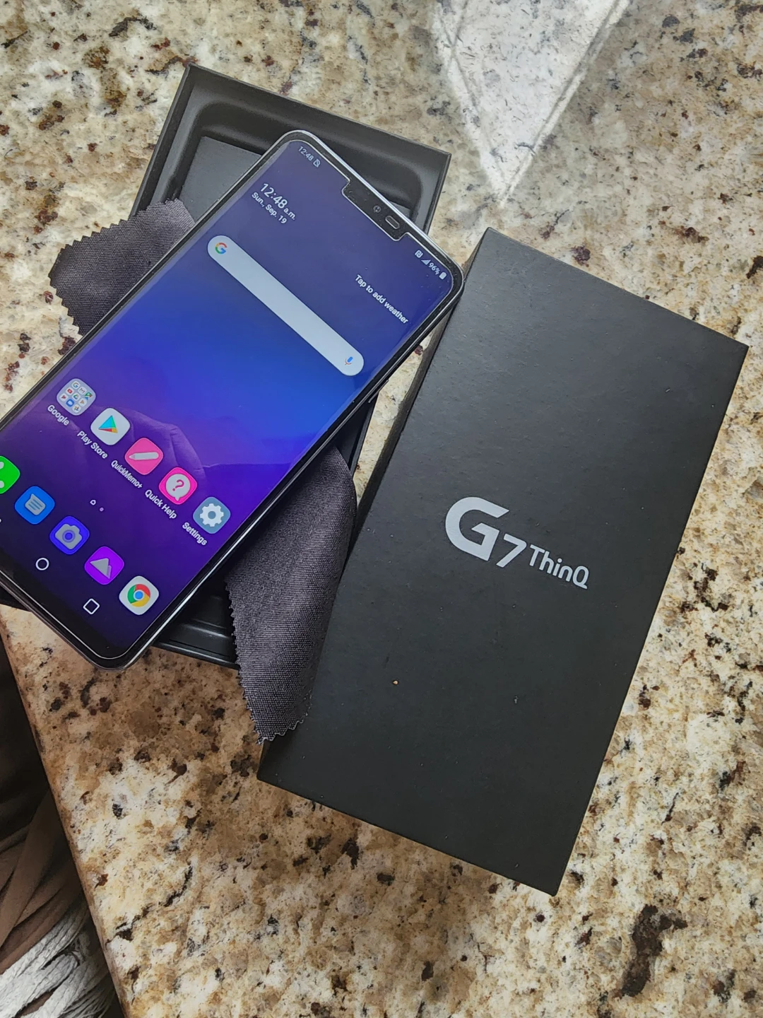 LG g7 thin q unlocked in box