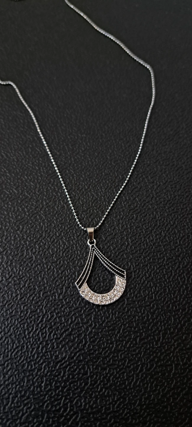 Silver-Tone Pendant Necklace 🏈