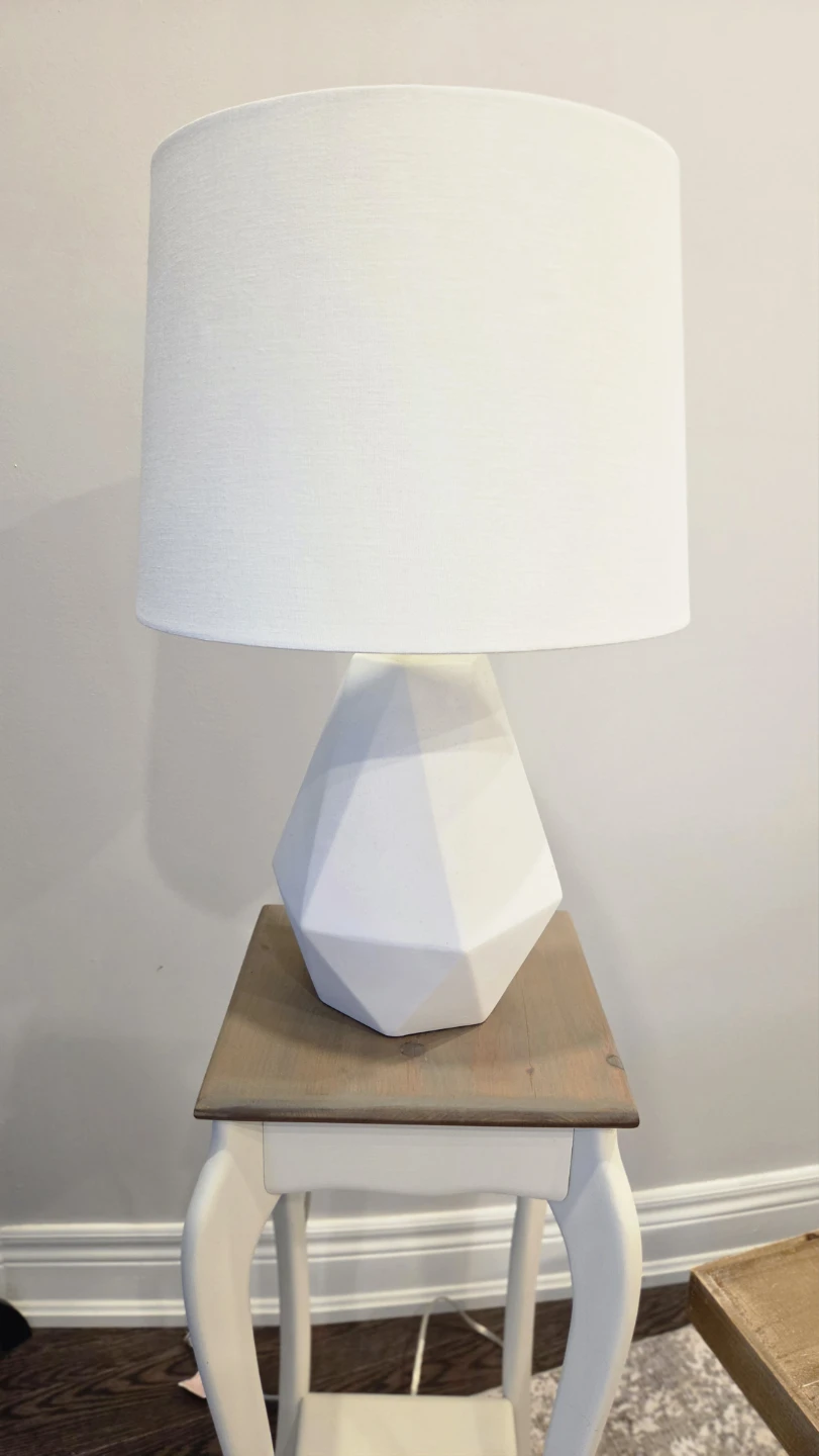 Geometric table lamp