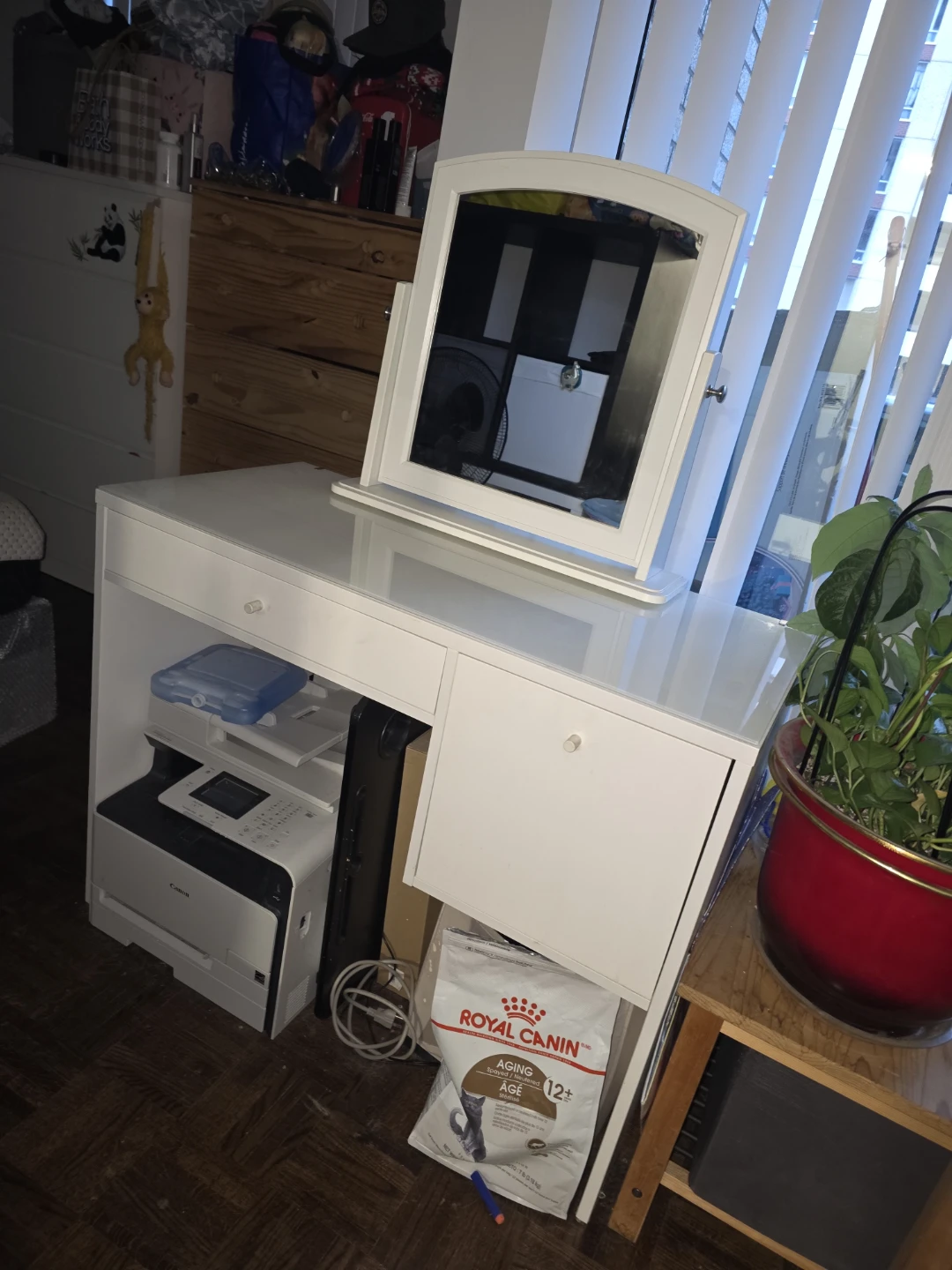 White Vanity Table with Mirror
