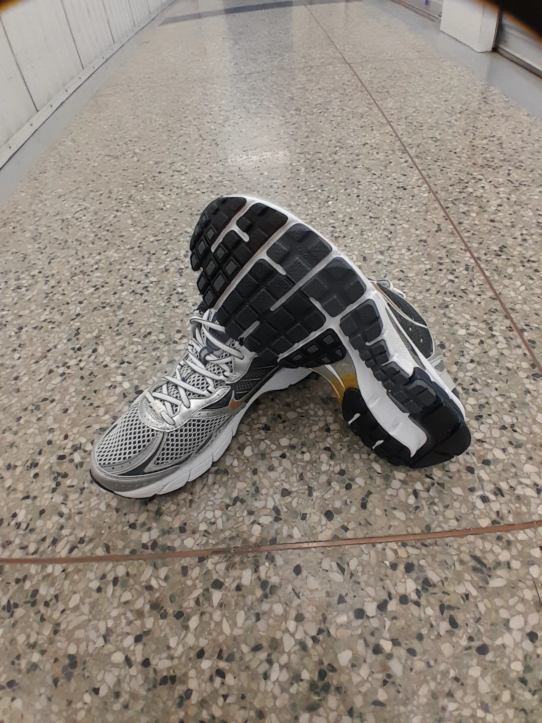 Nike Zoom Vomero Running Shoes Men's Size 11.5 - photo 2