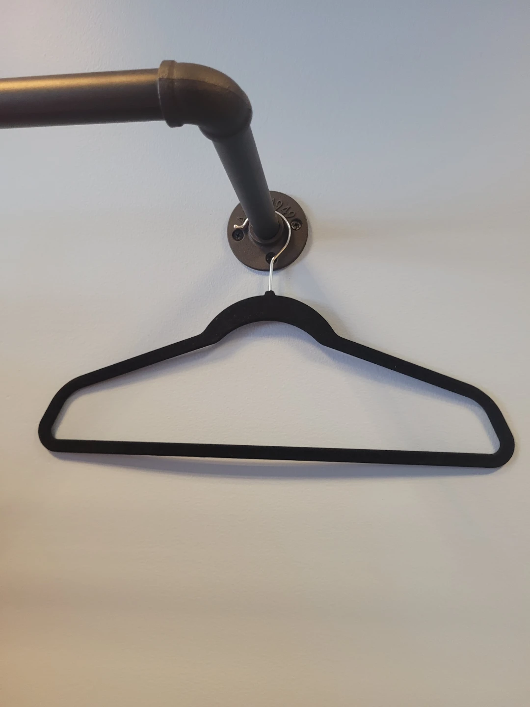 Velvet Non-Slip Hangers  - LIKE NEW!!! - photo 3