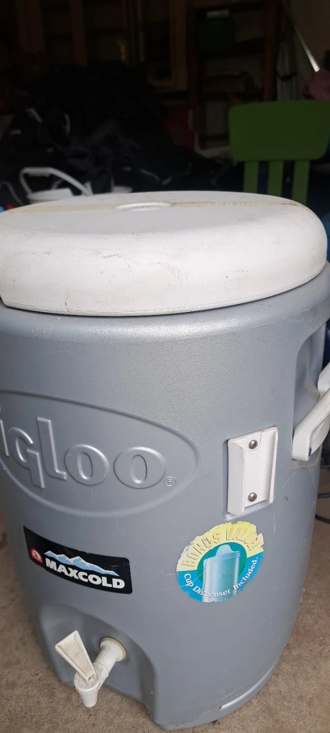 Igloo MaxCold Beverage Cooler - photo 2