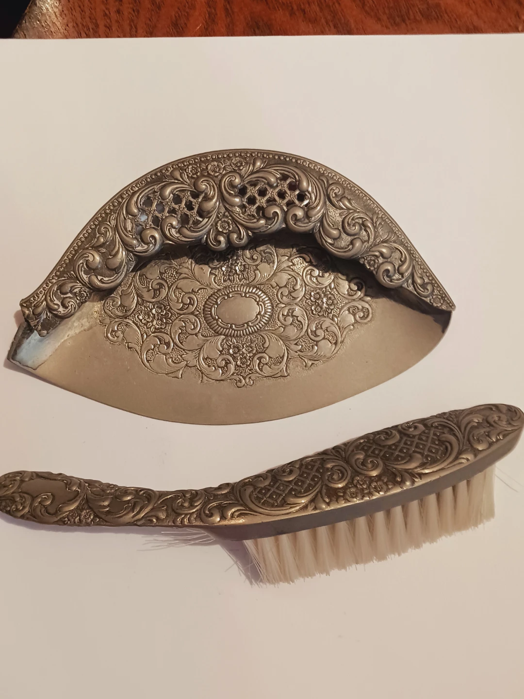 1930s Vintage Ornate Butler's Crumb Sweeper and Brush Set - photo 2