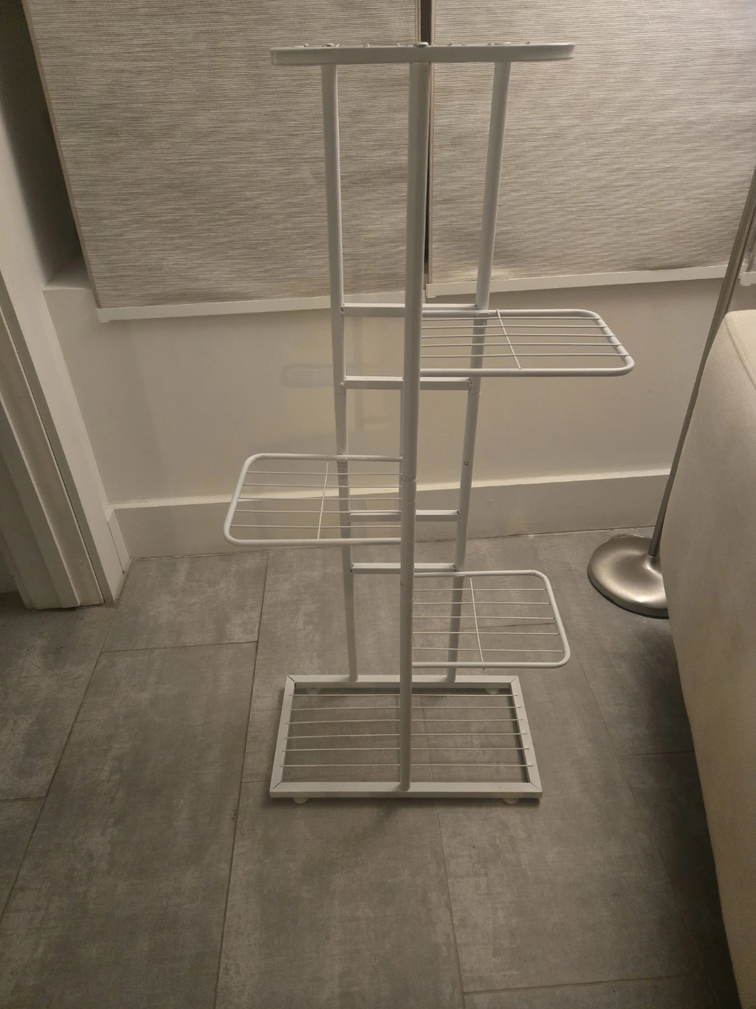 White Metal 4-Tier Plant Stand