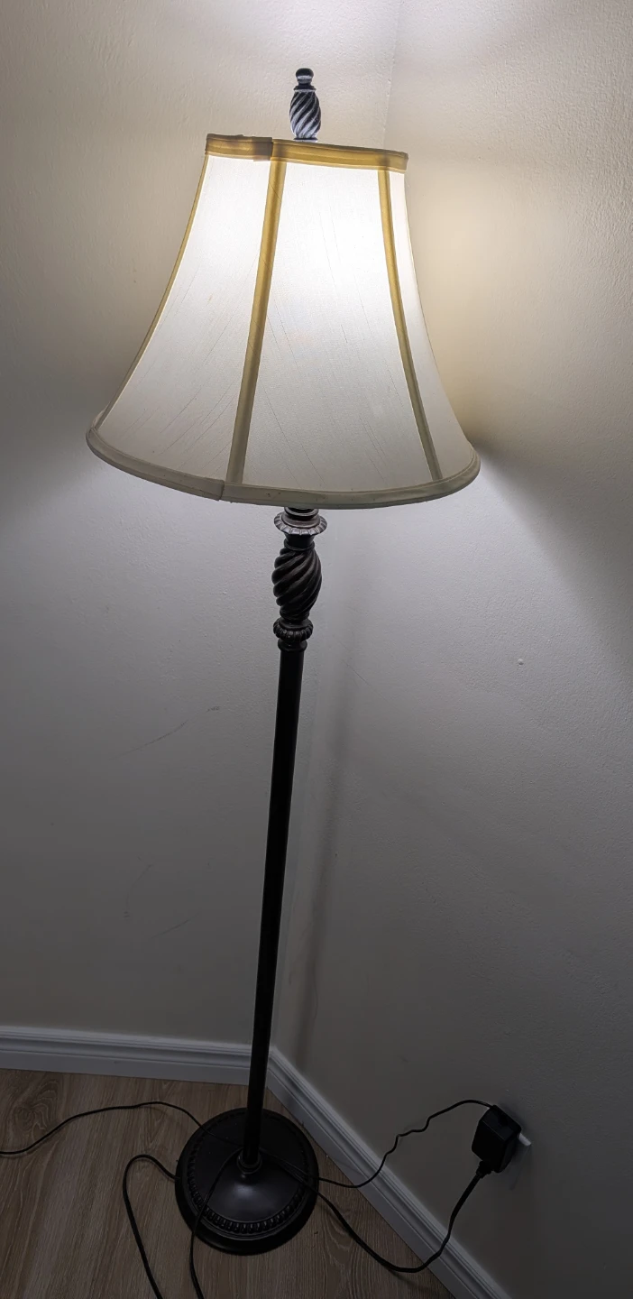 Moving out sale -Twisted Column Floor Lamp - photo 5
