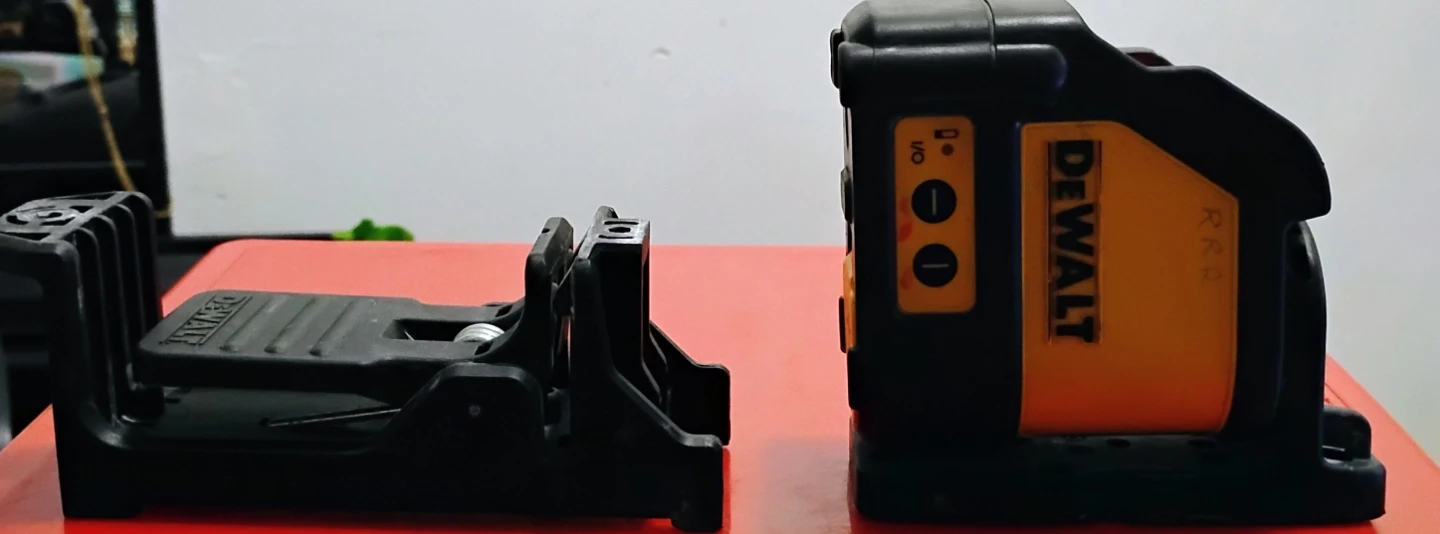 DeWalt Red Laser Line Level with Mounting Bracket - photo 3