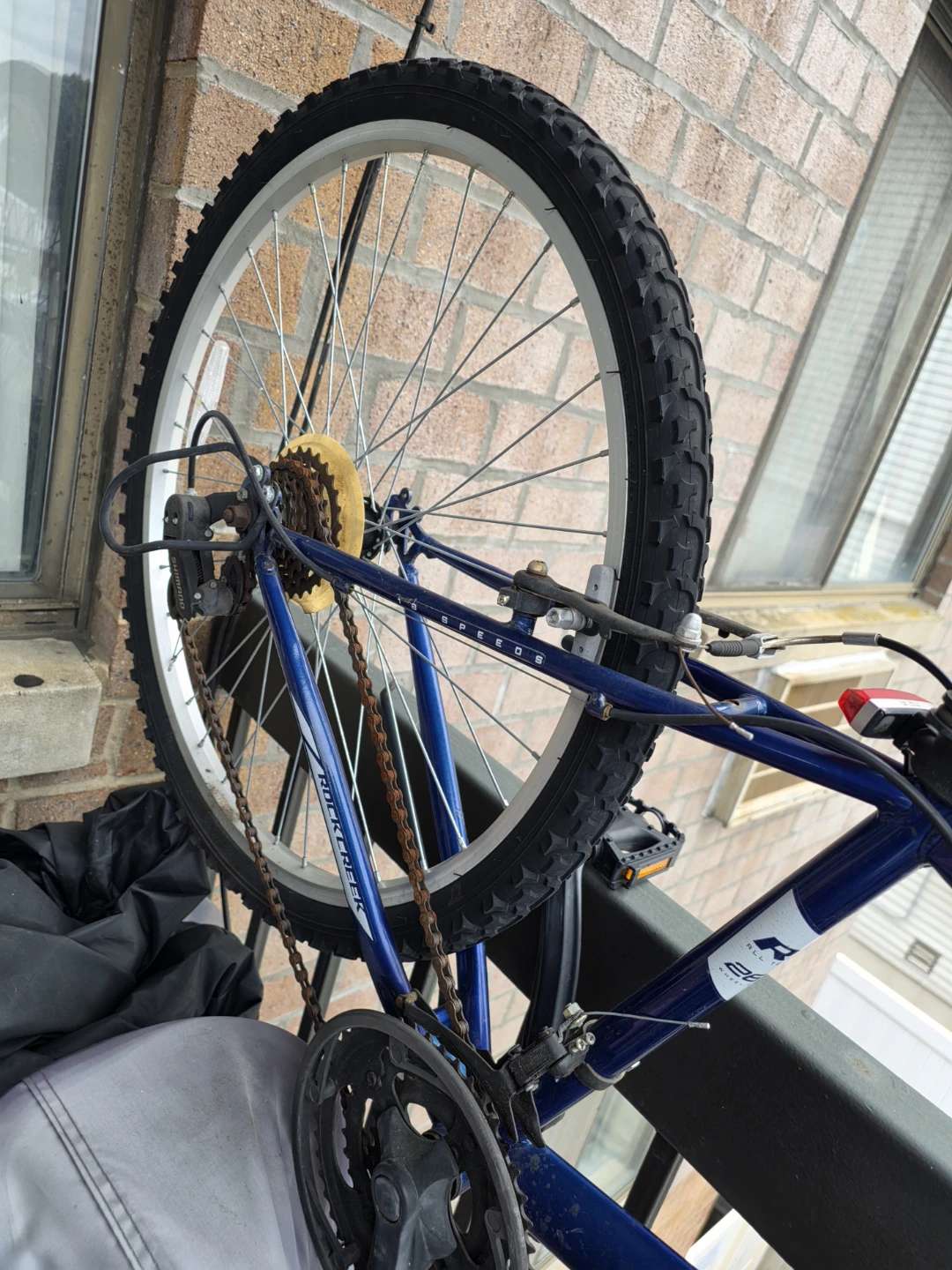 Huffy Bike Used. Just needs air - photo 3