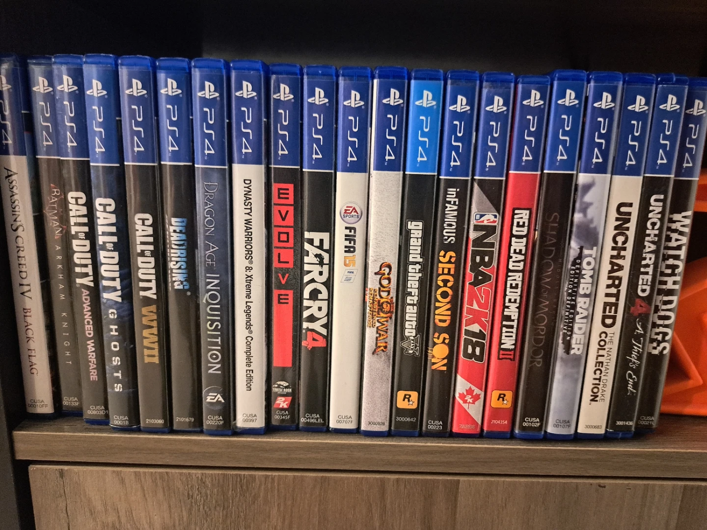 Ps4 with games and two controllers - photo 2