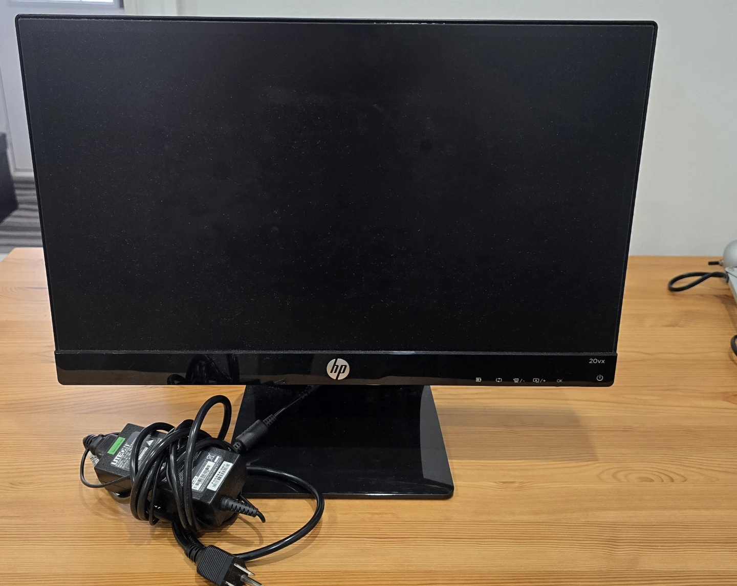 HP 20' Monitor and Creative Computer speakers with subwoofer