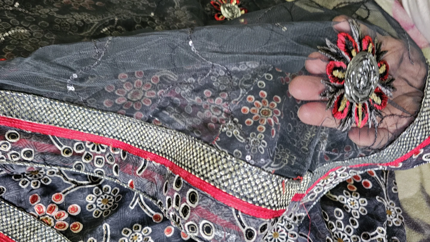 Gray Floral printed Saree with half net, Blouse included - photo 5