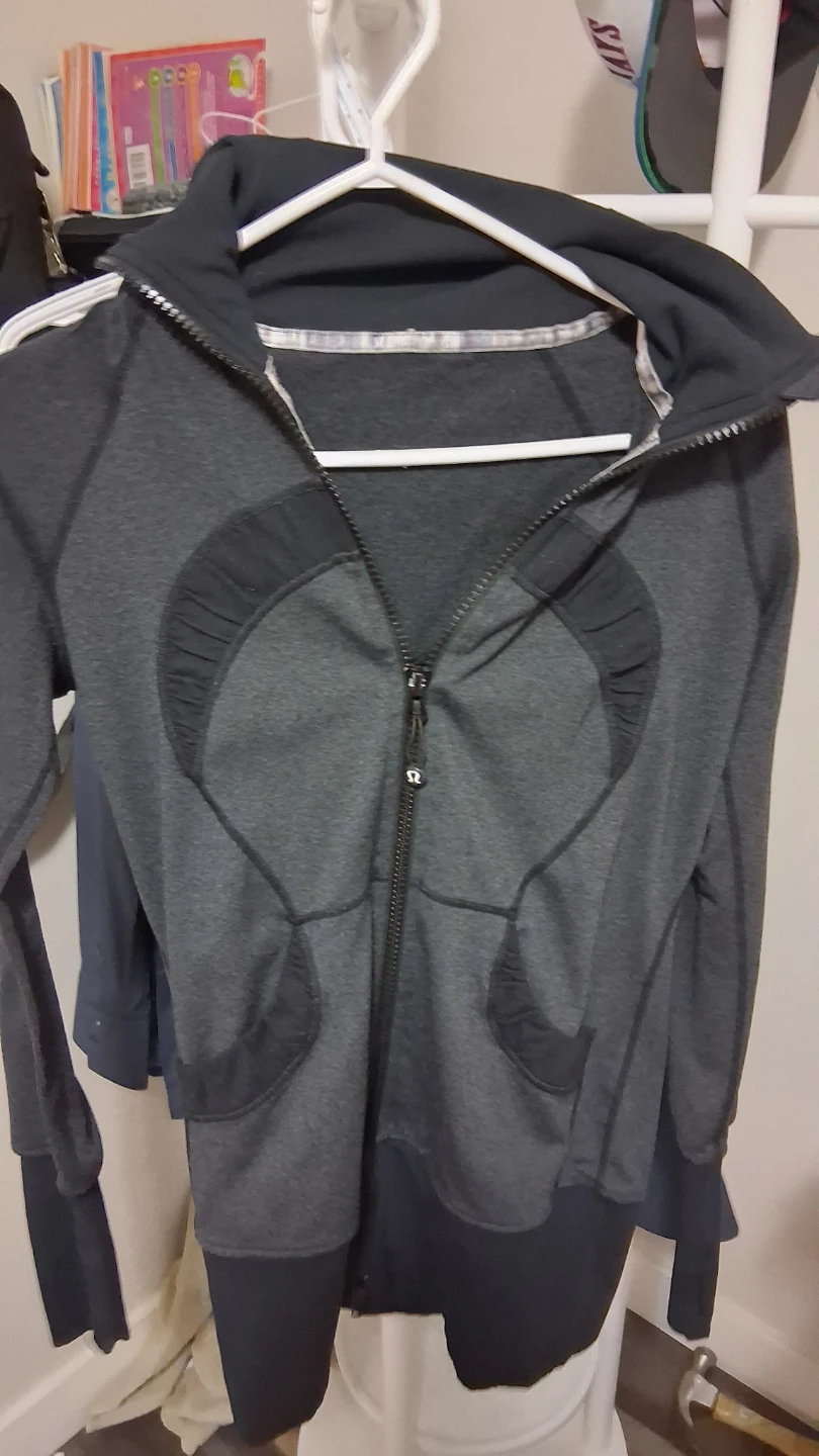 Lululemon Women's Zip-Up Hoodie size 6 - photo 3