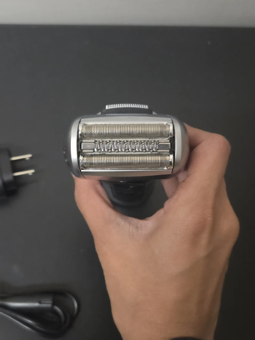Braun Series 8 Wet & Dry Electric Shaver - photo 2