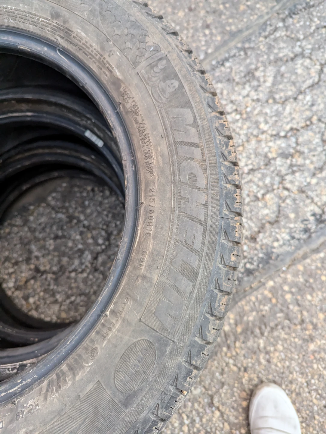 Set of 4 215/60R16 Michelin X-Ice  Winter - photo 3