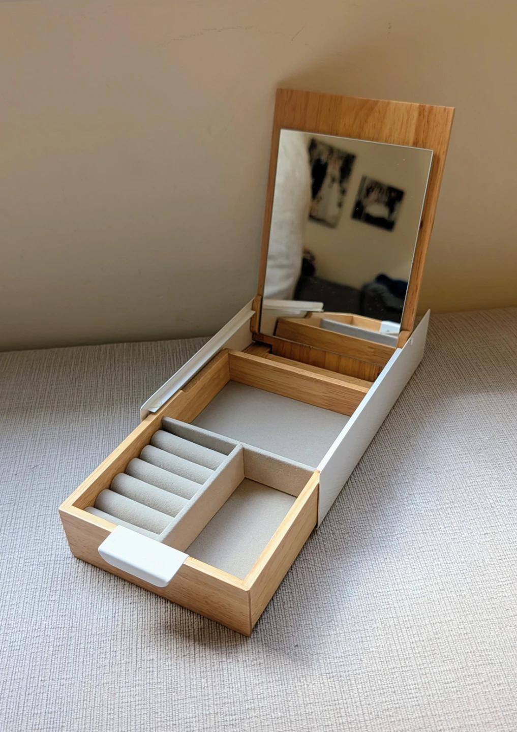 Brand New Umbra Jewelry Storage Box