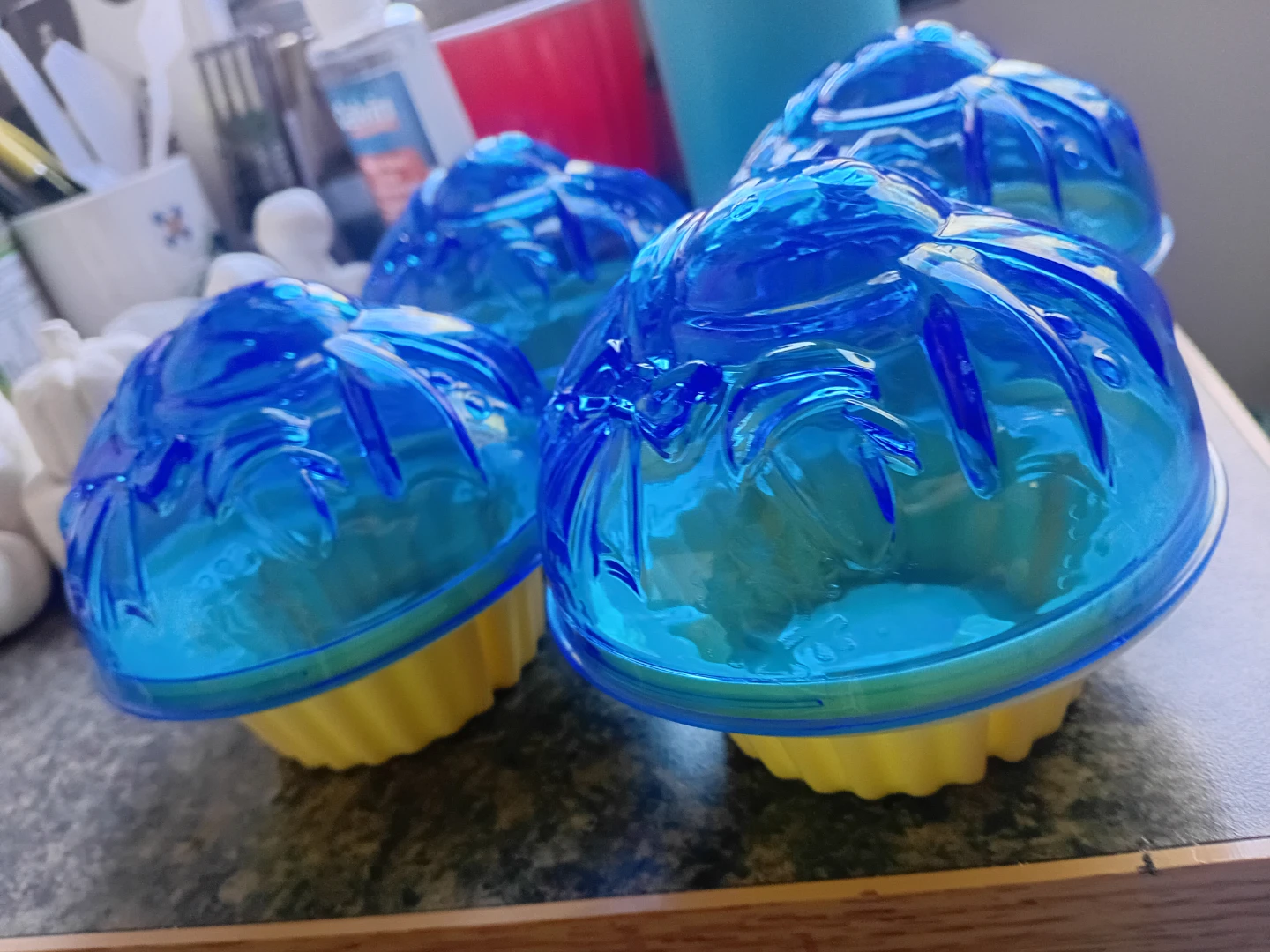 Set of 4 Assorted Colour Cupcake Carriers - photo 4