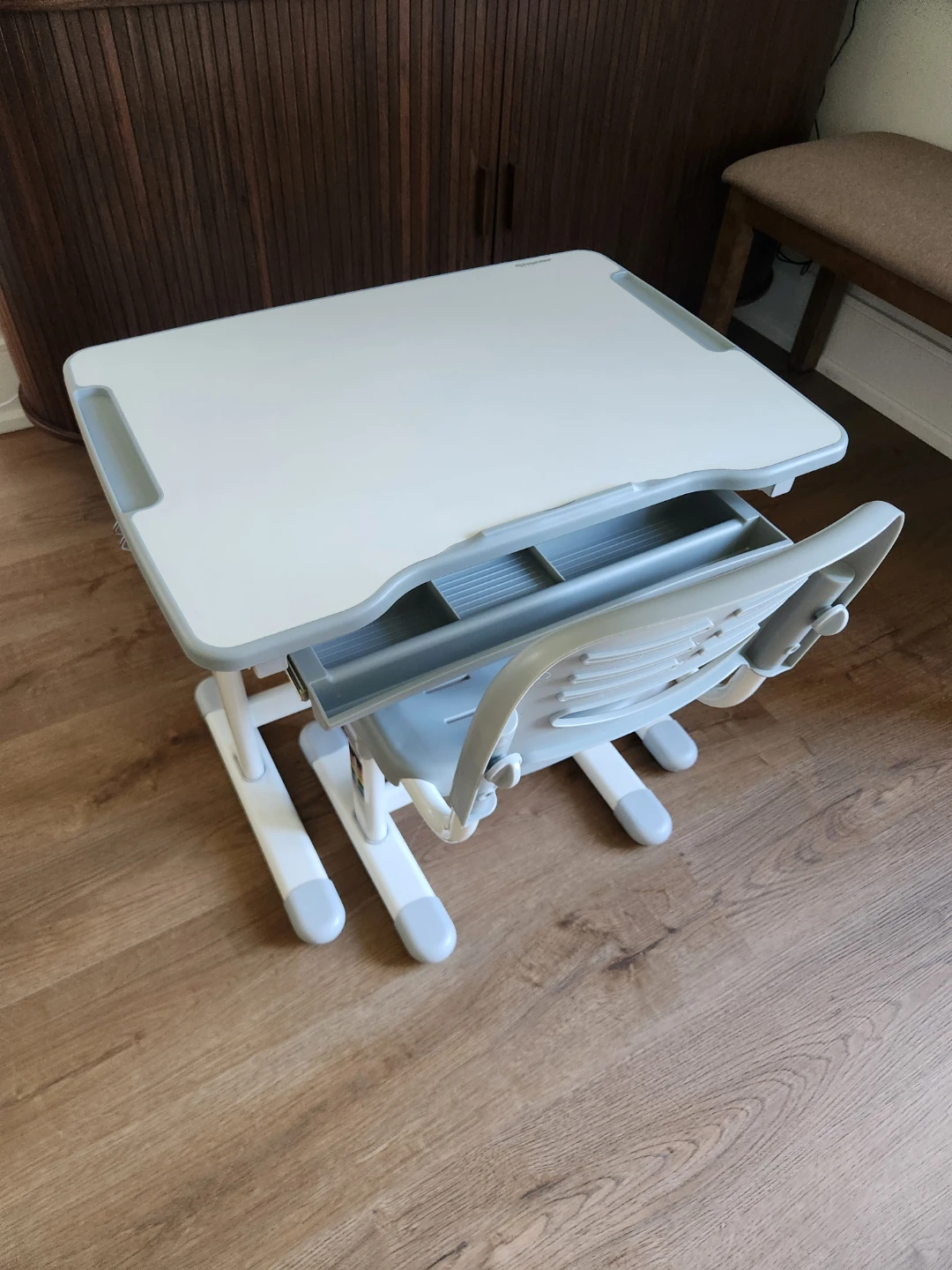 Kids Adjustable Desk and Chair Set