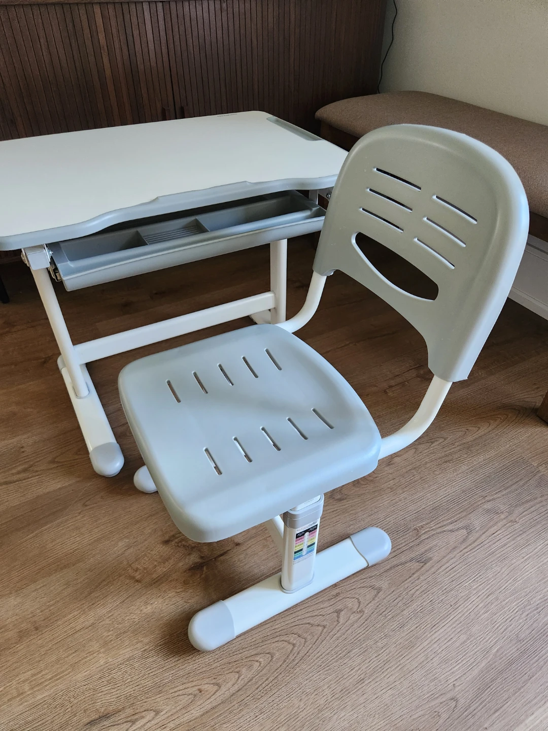 Kids Adjustable Desk and Chair Set - photo 5