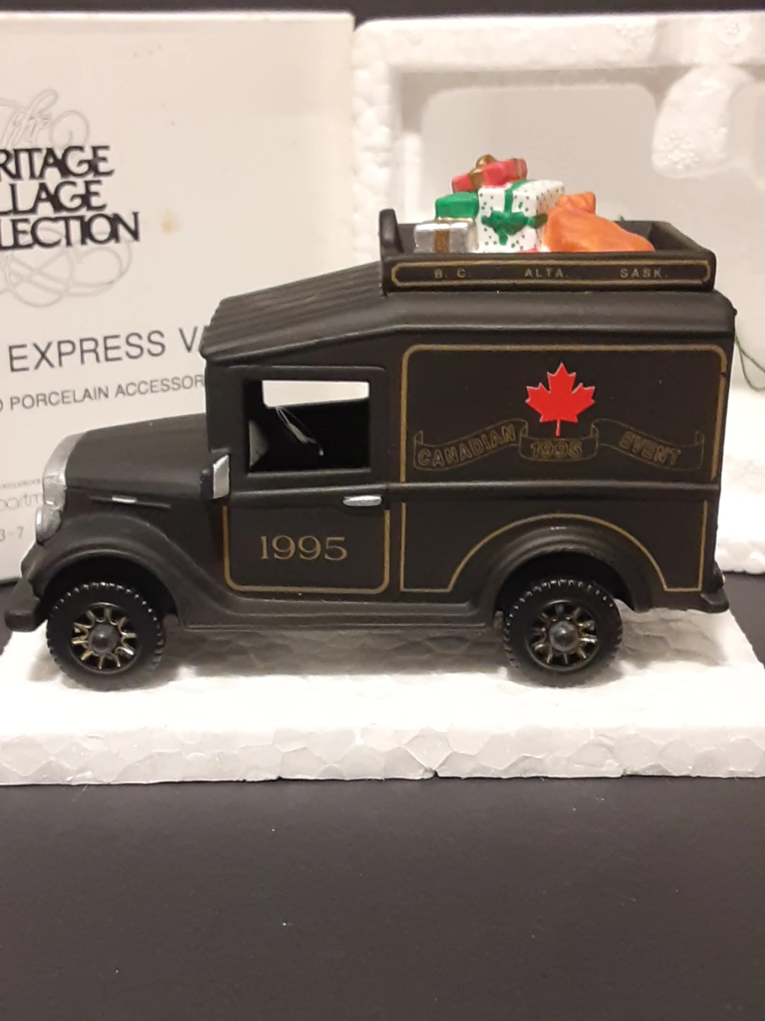 Dept 56 Village Express Van Canadian Event Edition Christmas
