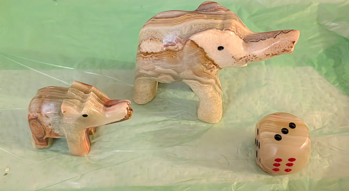 Onyx Stone Elephant Figurines and Dice Set - photo 3