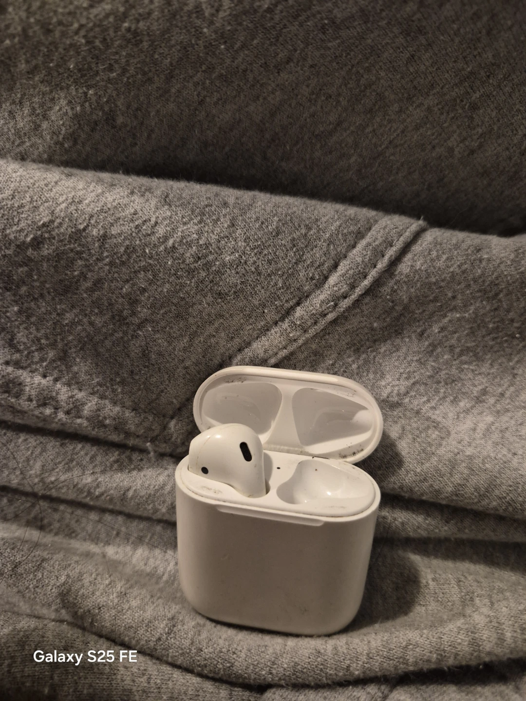 Air pods missing a earbud - photo 2