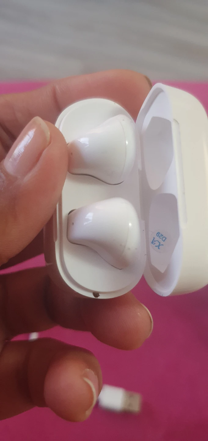 White Wireless Earbuds with Charging Case - photo 3