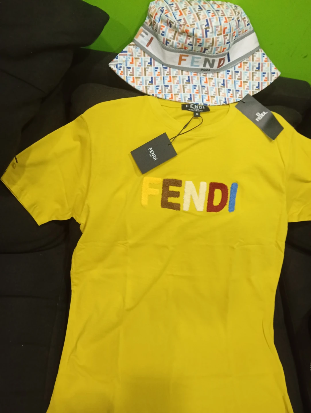 Fendi T-Shirt and Bucket Hat Set men's size M - photo 3